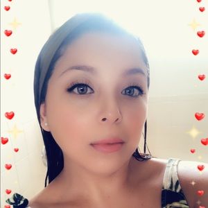 Meet your Posher, Leslie